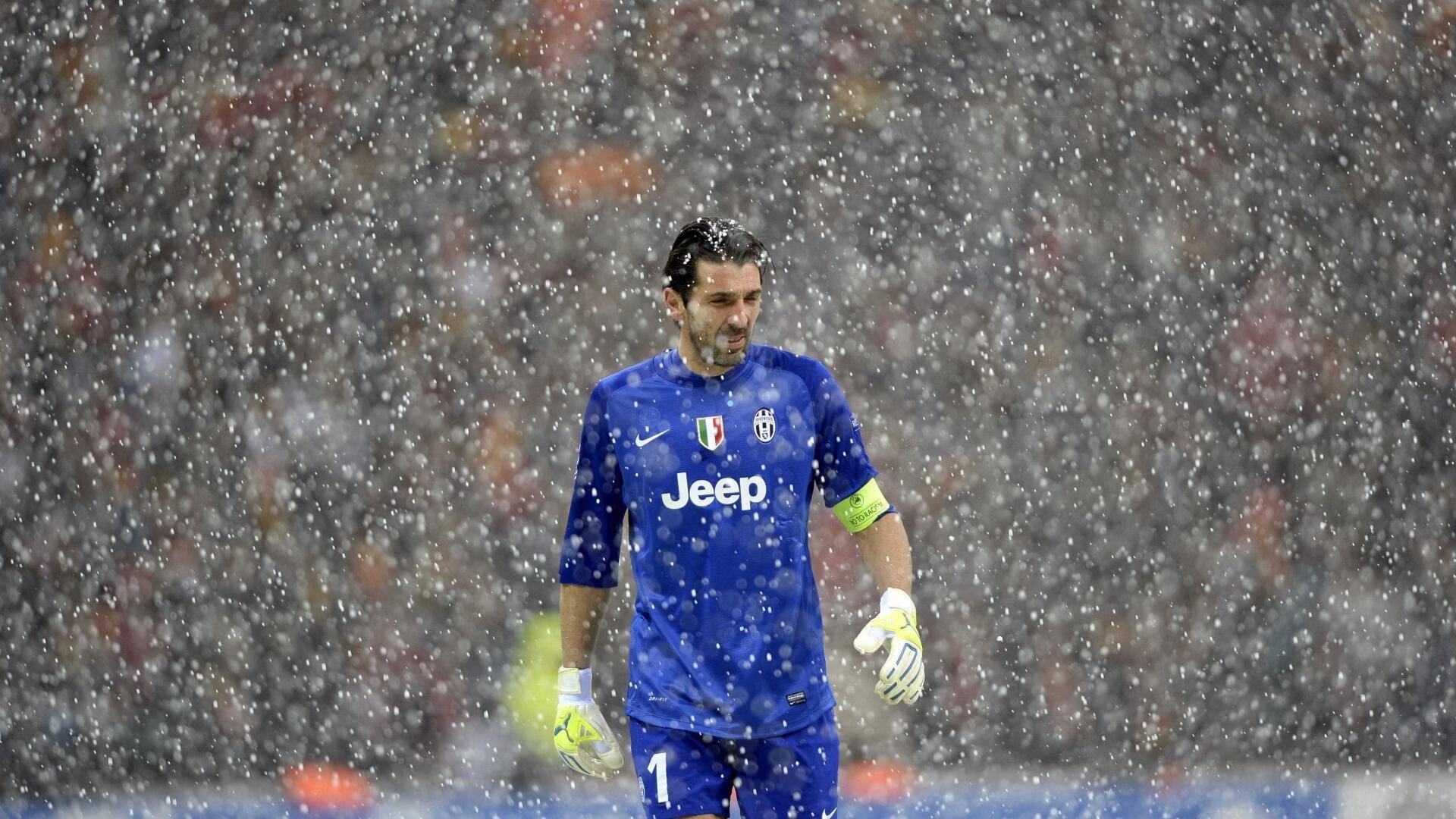 冲突疑云！施罗德赛后更衣室通道险挥拳东契奇 艾顿成关键和平使者