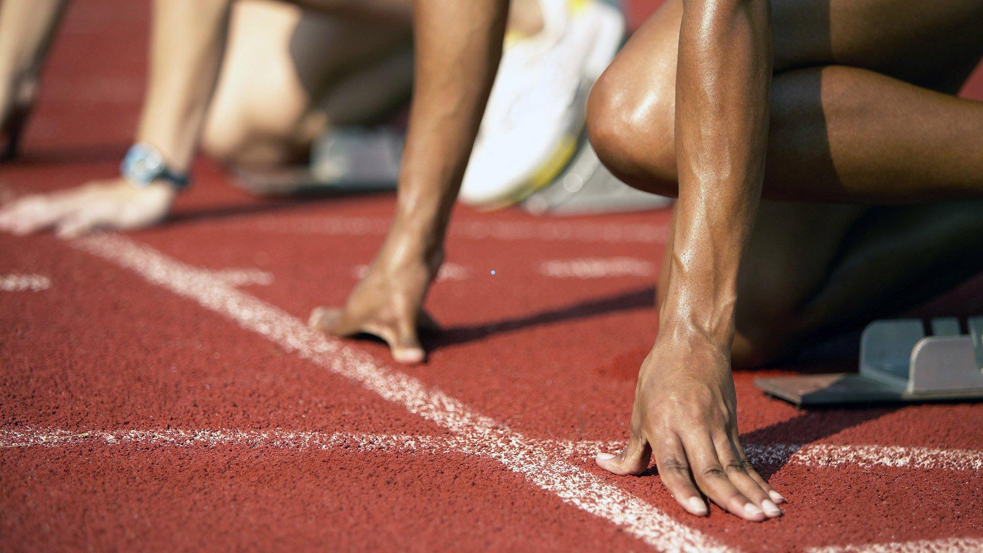 内线新核崛起！杨瀚森逆转身单手劈扣点燃全场，攻防全能初显锋芒